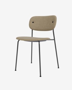 Co Dining Chair | Audo Copenhagen | Krzesło w pełni tapicerowane z czarną ramą