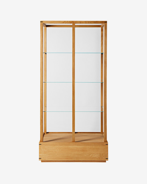 Meta Title: Japanese Vitrine L – minimalistyczna witryna z dębu i szkła | Kristina Dam Studio