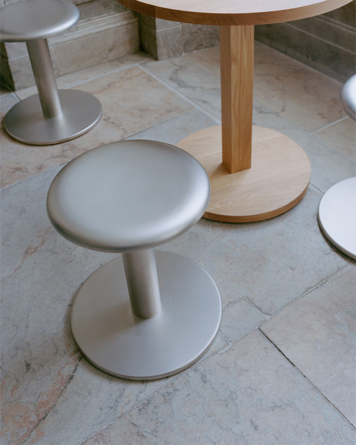 Coupe Stool | New Works | Stołek ze stali nierdzewnej