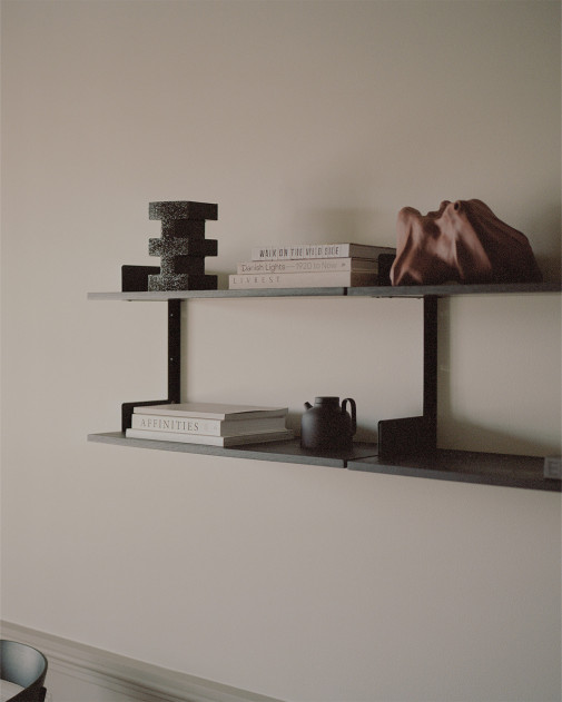 New Works Chamber Shelf | New Works | Modułowy regał ścienny