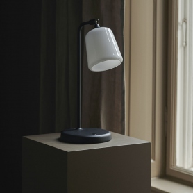 Material | lampa stołowa | opal
